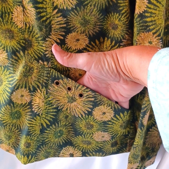 Christopher Banks XL Jacket Zip Front, snap sleeve, Green with gold accents - Picture 4 of 9